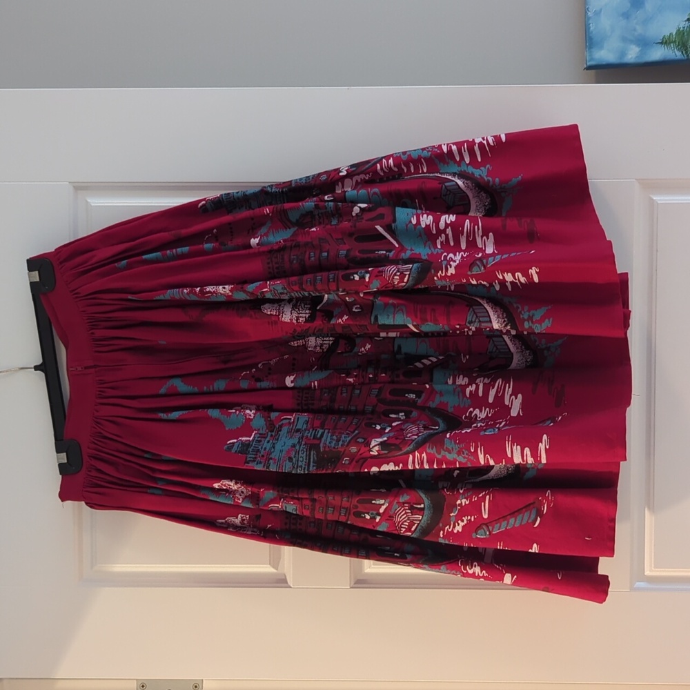 Pinup Girl Clothing Red A-Line Venetian Print Skirt - Picture 5 of 5